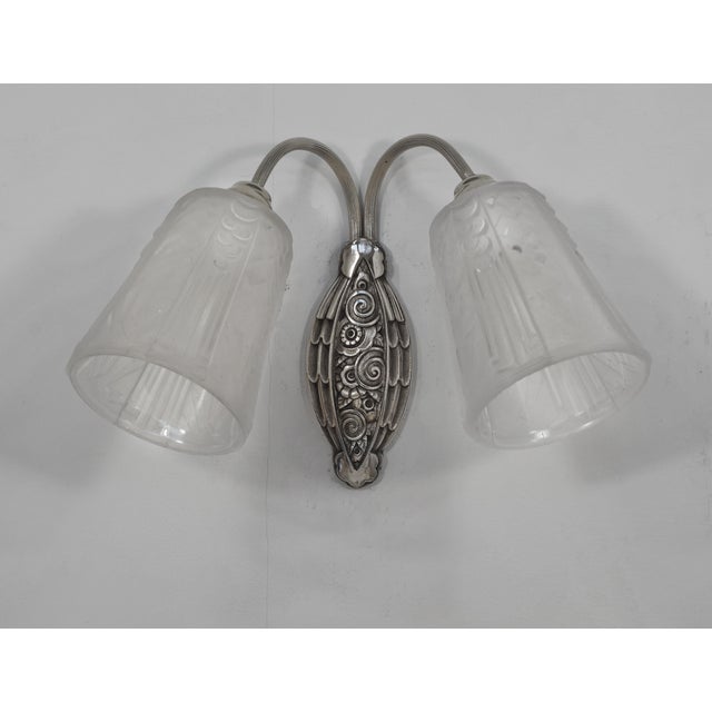 Art Deco Pair of 1930s Muller Freres French Art Deco Frosted Glass Double Wall Sconces For Sale - Image 3 of 9