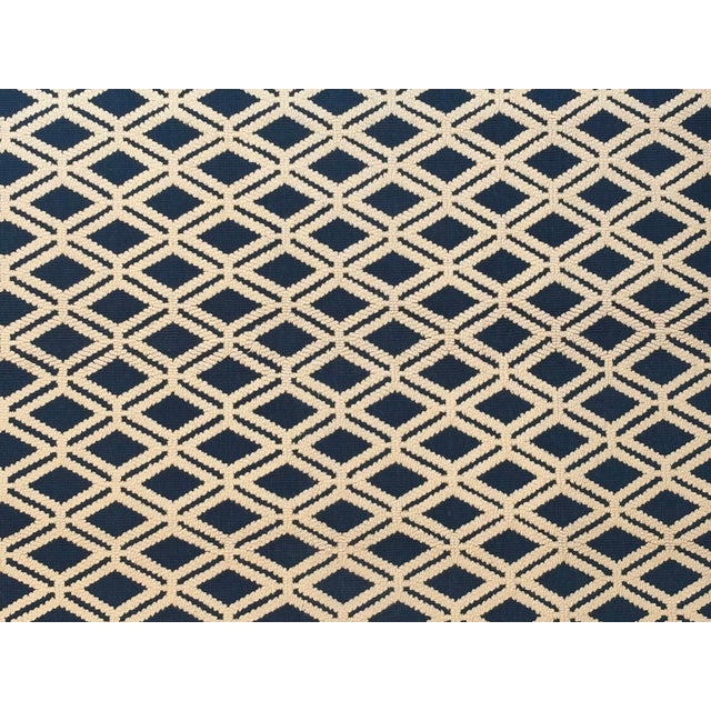 Wool pile hand loomed Modern style rug -