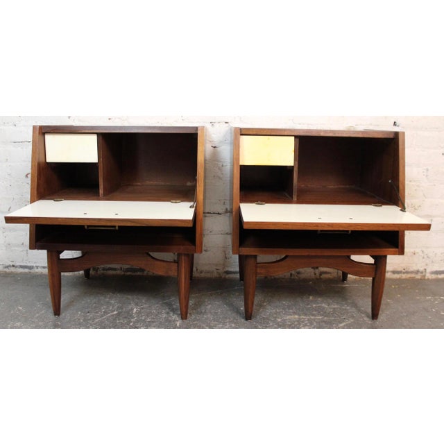 American of Martinsville Mid 20th Century Pair of 'Dania' Night Stands by Merton Gershun for American of Martinsville For Sale - Image 4 of 16