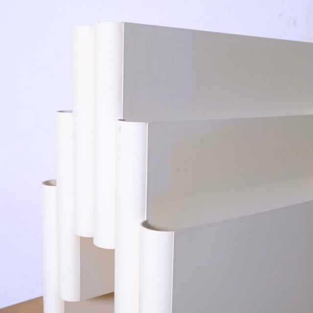 1970s White Model 4675 Magazine Rack with 6 Compartments by Giotto Stoppino for Kartell, 1970s For Sale - Image 5 of 18