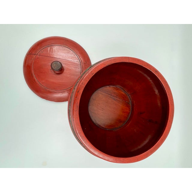 Early 20th Century Antique Chinese Red Lacquered Round Wood Box Rice Bucket With Lid For Sale - Image 5 of 11