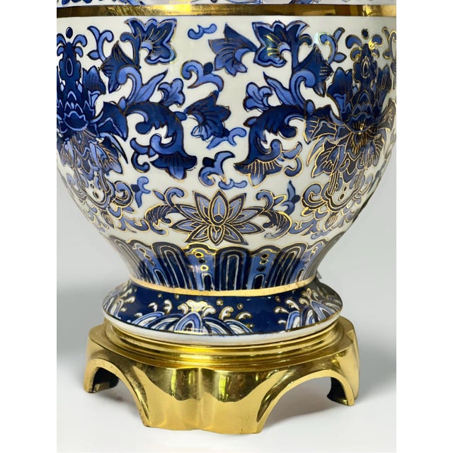 Blue 1980s Blue and White Ginger Jar Table Lamps With Bronze Mounts and Gilt Accents by Speer - A Pair For Sale - Image 8 of 12