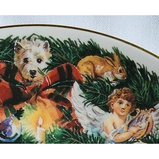 Victorian Royal Doulton Porcelain Victorian 8.5" Christmas Plate For Sale - Image 3 of 7