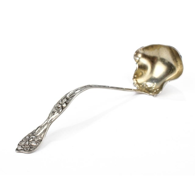 Early 20th Century Antique Baker Manchester Daffodils Sterling Silver Sauce Ladle For Sale - Image 5 of 10