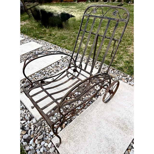 1940s 1940s Salterini Mt. Vernon Wrought Iron Wheel Chair Chaise Lounge With Matching Ottoman, 2 Pieces For Sale - Image 5 of 12