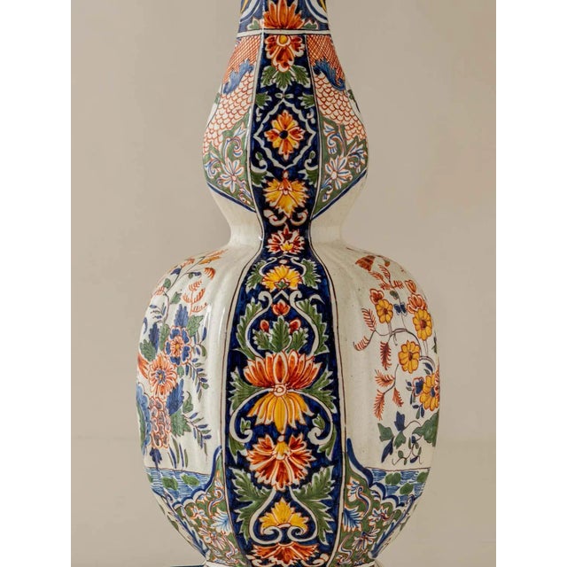 Antique Hand-Painted Delft Ceramic Table Lamp in French Faience with New Shade For Sale - Image 6 of 11