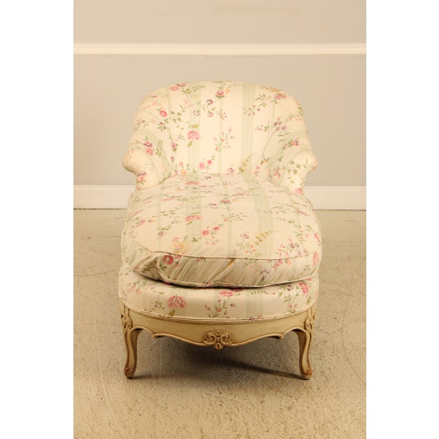 White Vintage French Louis XV Style Down Seat Chaise Lounge For Sale - Image 8 of 16