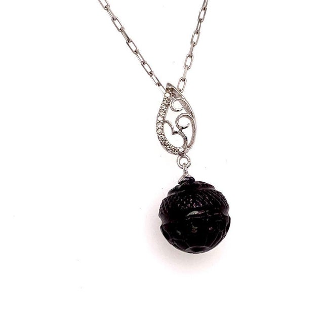 Traditional Carved Tahitian Pearl Necklace 18k White Gold 0.03 TCW Certified For Sale - Image 3 of 8