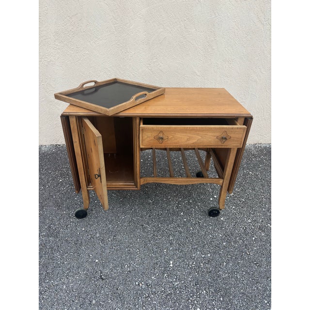 Mid Century Modern bar cart made by Thomasville for their Horizon line. Sporting its original finish that has beautifully...