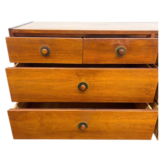 1970s Mid-Century Modern Dresser Attributed to John Van Koert for Drexel - 8-Drawer Lowboy For Sale - Image 9 of 10