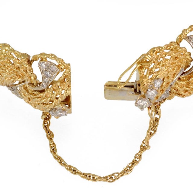 Estate 6.5ct Diamond 18k Two Tone Gold Curved Dome Link Bracelet For Sale - Image 4 of 5