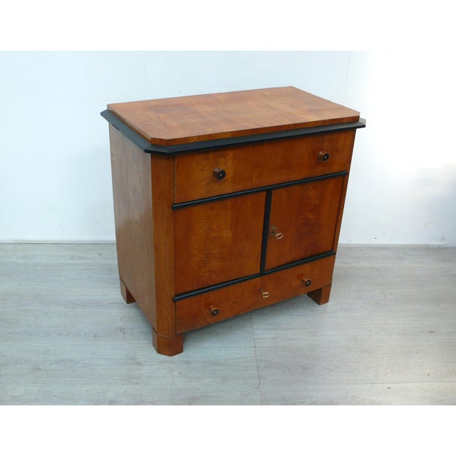 Biedermeier Vanity Cabinet in Ashwood, 1850s For Sale - Image 3 of 11