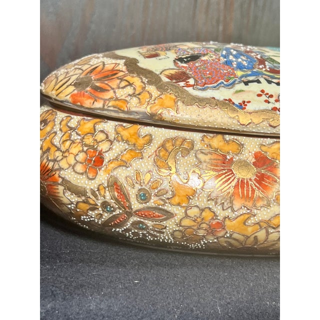 Mid 20th Century Pair of Sastuma-Style Hand-Painted Ceramic Boxes For Sale - Image 4 of 17