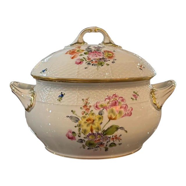 Vintage Herend Tureen With Hand-Painted Floral Decoration and Imprinted Basket-Weave Trim For Sale