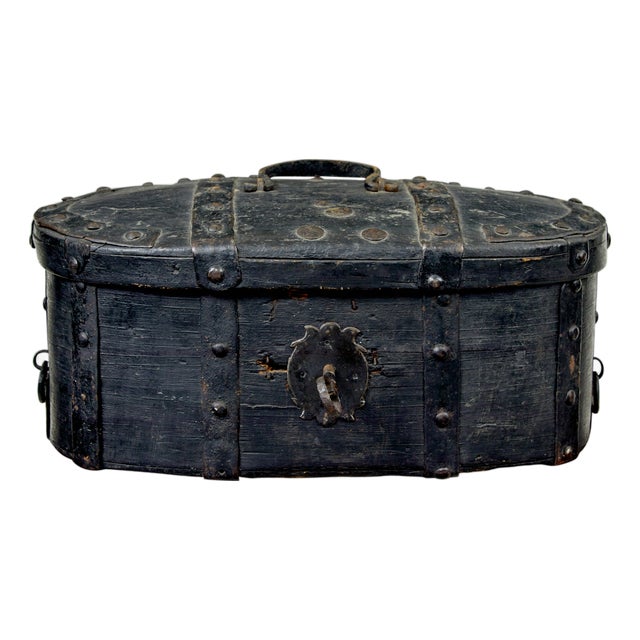 Scandinavian Folk Art Handmade Pine Box, 1830 For Sale