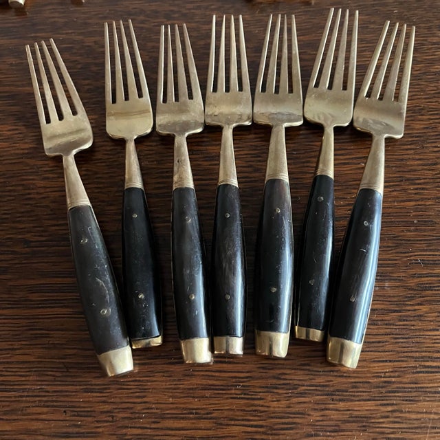 1960s Mid-Century Modern Black & Brass Flatware Set – 50 Pieces, Stainless Steel With Riveted Handles - Utensils For Sale In West Palm - Image 6 of 9