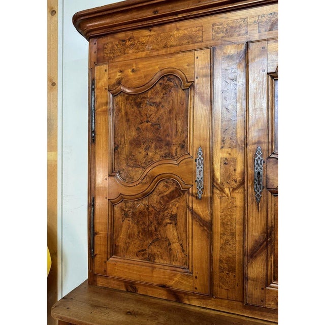Wood Louis XV Two-Part Bressan Buffet in Walnut and Elm For Sale - Image 7 of 10