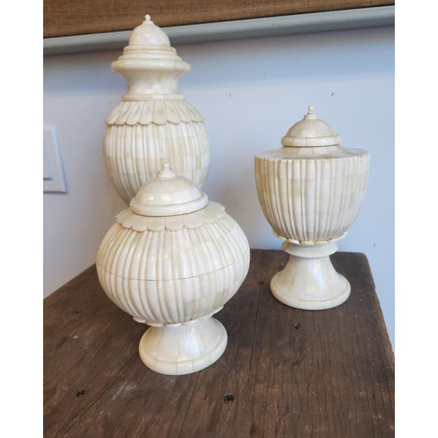 Late 20th Century Vintage Enrique Garcel Neoclassical Style Fluted Tessellated Bone Lidded Urns - Set of 3 For Sale - Image 5 of 16