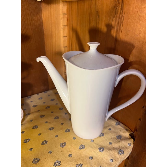 White vintage Tea pot. No markings. Has an art Deco style. This is an Estate item where everything in the house was from...