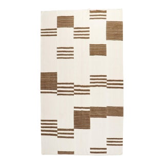 White and Brown Modern Turkish Kilim Flatweave - 4'10" x 8'1" For Sale