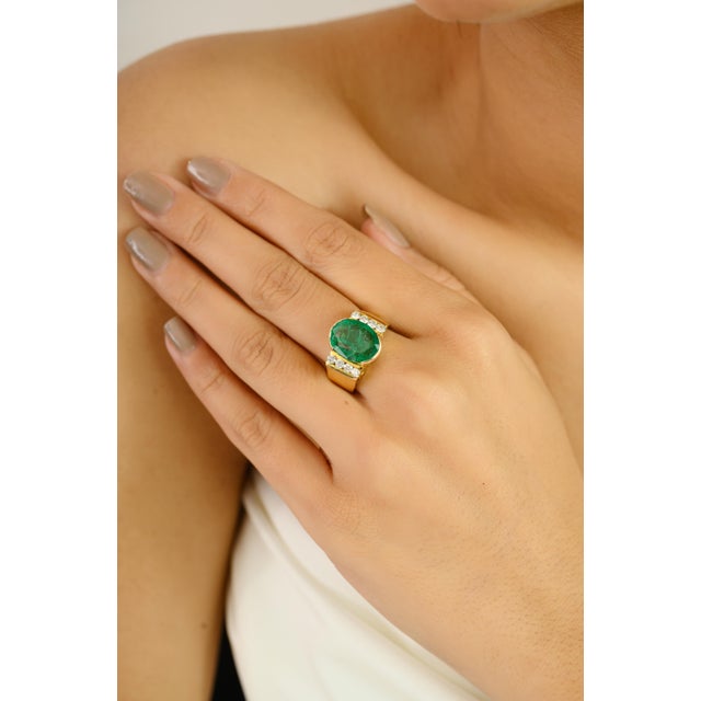Green 14k Solid Gold Bold Emerald Diamond Men's Ring Size 7 For Sale - Image 8 of 12