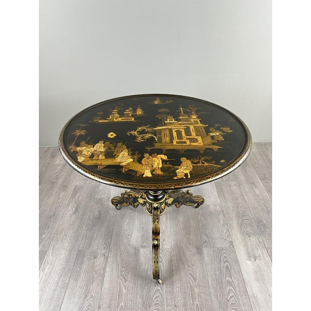 19th Century Japanese Folding Table in Lacquered Wood with Gilt Decoration For Sale - Image 6 of 10