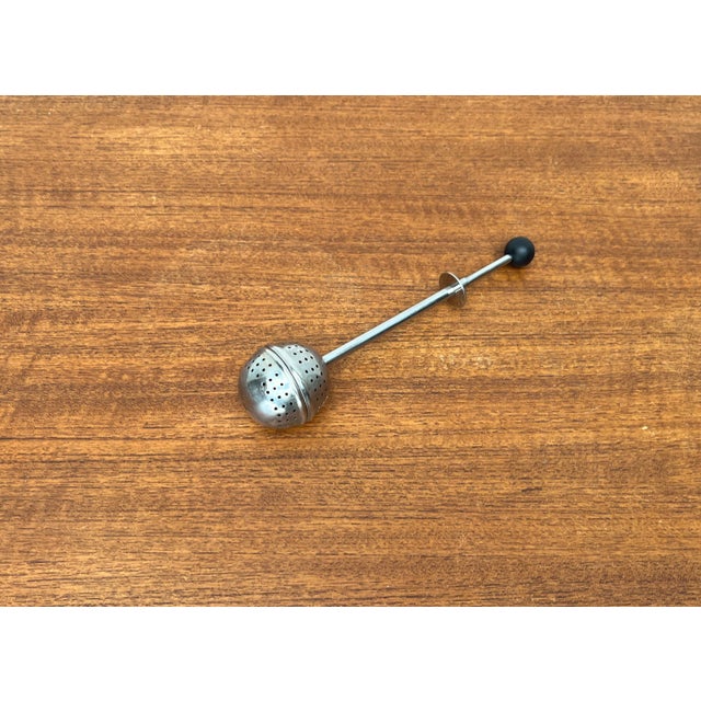 Vintage Tea Strainer, 1970s, in Very Good conditions. Designed 1970 to 1979
