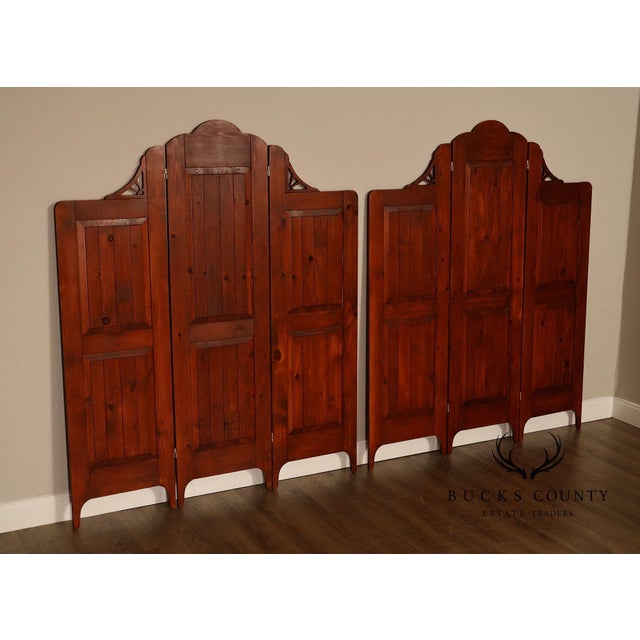 Rustic Colonial Style Pair of Pine Folding Dressing Screens For Sale - Image 12 of 18