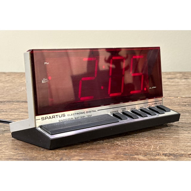 This vintage c.1980's Spartus electronic digital alarm clock features a large red LED display with a smoked acrylic cover....