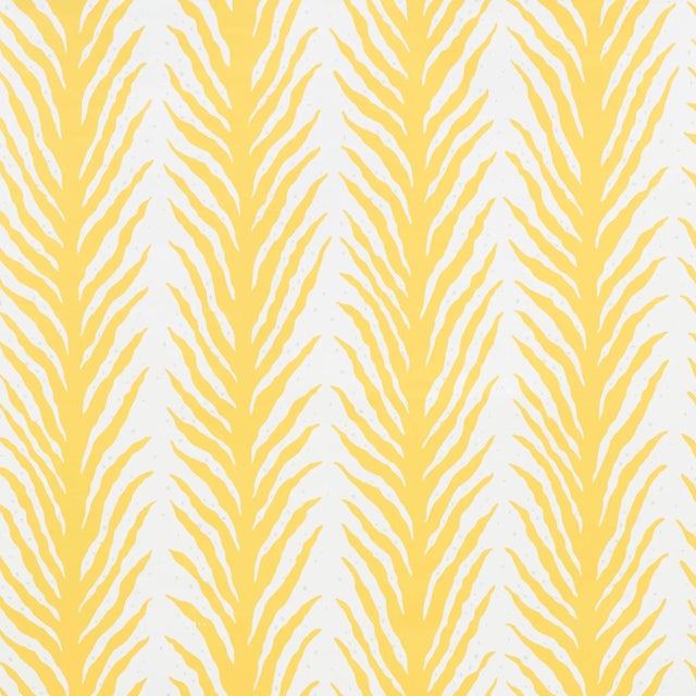 Schumacher Sample - Schumacher X Celerie Kemble Creeping FernWallpaper in Lemonade For Sale - Image 4 of 4
