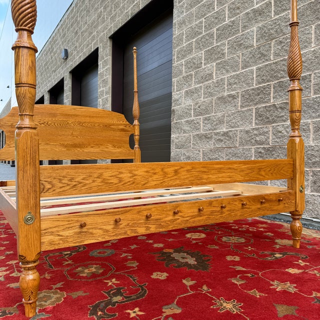 Vintage American Traditional Solid Oak Barley Twist Queen Poster Bed Attr. Jamestown Sterling For Sale In Philadelphia - Image 6 of 17