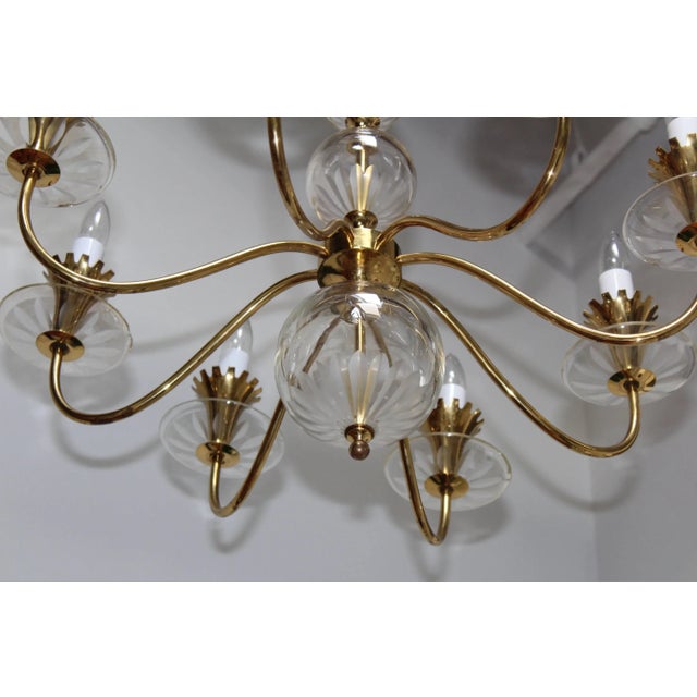 Mid 20th Century 1950s Brass and Etched Glass Chandelier by Lightolier For Sale - Image 5 of 11