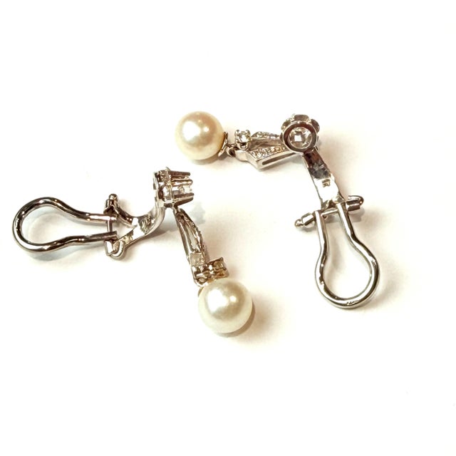 1940s Platinum Diamond and Pear Lever Back Drop Earrings 1 Inch Long, A Pair For Sale - Image 11 of 14