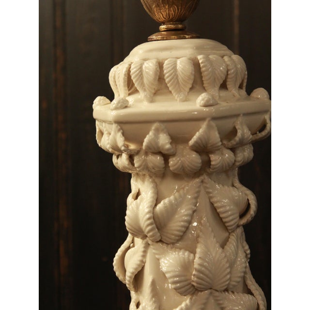An elegant vintage table lamp from the 1950s–1960s, handcrafted in the renowned Manises ceramic style (Valencia, Spain)....