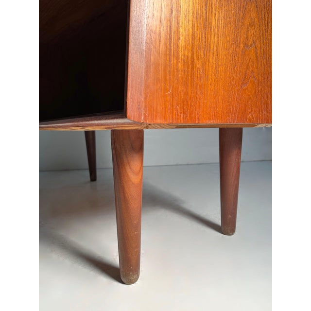 Mid-Century Modern Vintage Danish Modern Designer Bookcase / Milo Baughman For Sale - Image 3 of 4