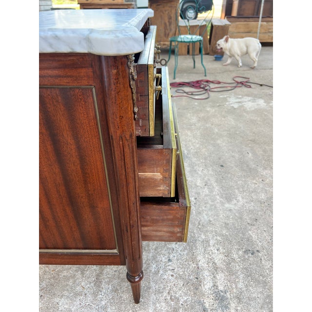 French 19th Century Louis XVI Carrara Marble Top Mahogany Commode For Sale - Image 6 of 12