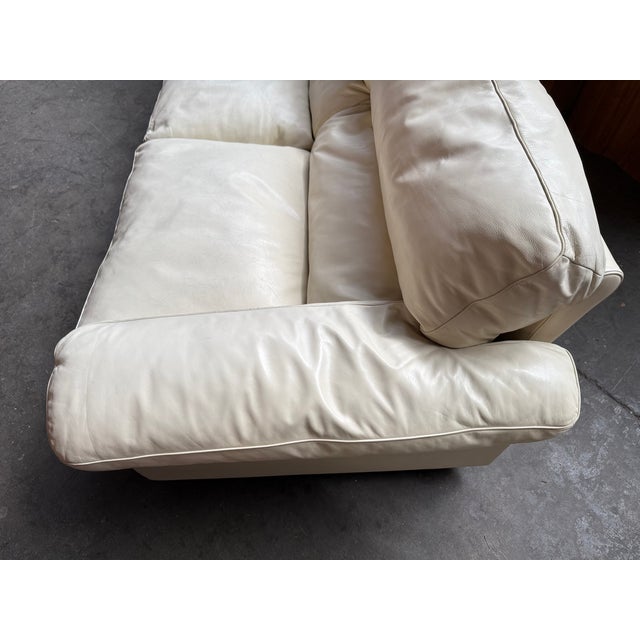 Wood Cream Leather Sofa by Tito Agnoli for Poltrona Frau, 1980s For Sale - Image 7 of 9