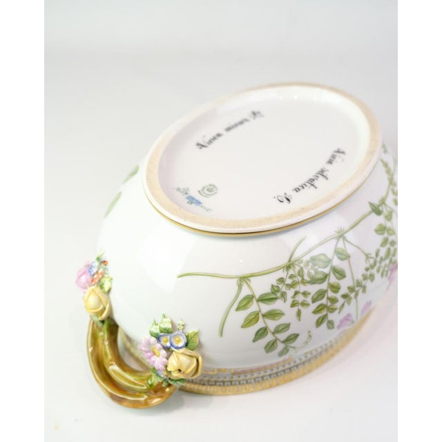 Model 20/3559 Flora Danica Lidded Tureen in Porcelain from Royal Copenhagen For Sale - Image 12 of 16