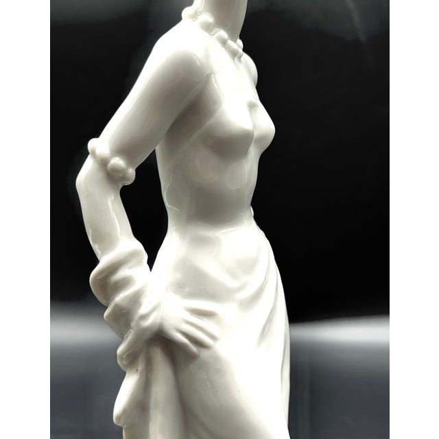 Porcelain Figurine Florentine Woman Model 1915/29 by L. Friedrich Gronau for Rosenthal, 1975 For Sale - Image 10 of 17