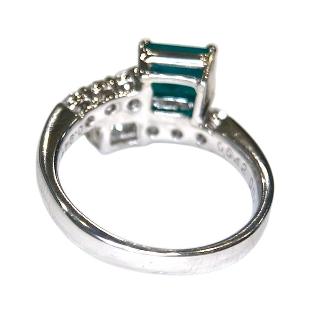 Platinum Emerald and Diamond Toi Et Moi Ring, Size 6 For Sale In Las Vegas - Image 6 of 9