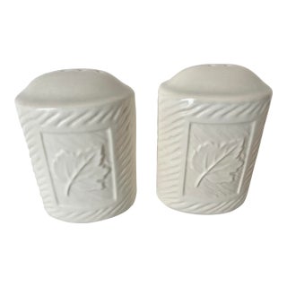 Late 20th Century Pfaltzgraff Sierra Salt and Pepper Shaker Set. For Sale