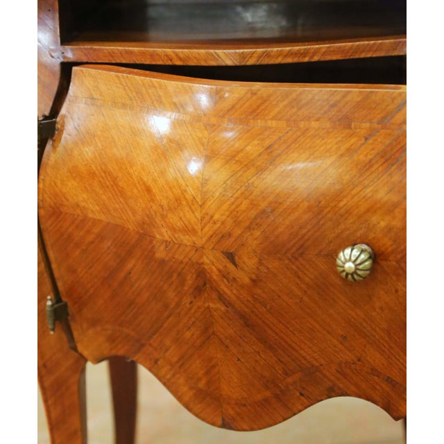 Pair of Early 20th Century French Louis XV Bombé Mahogany Bedside Tables For Sale - Image 10 of 16