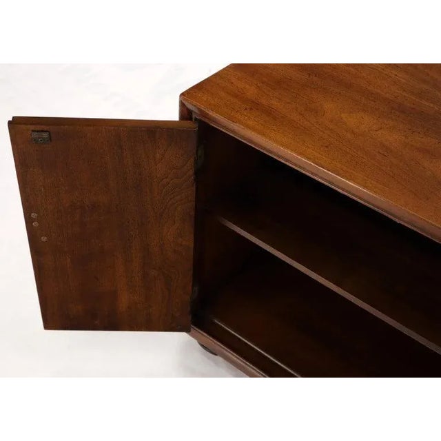 Mid-Century Modern Mid-Century Modern Two Doors Nightstands by Henredon - a Pair For Sale - Image 3 of 12