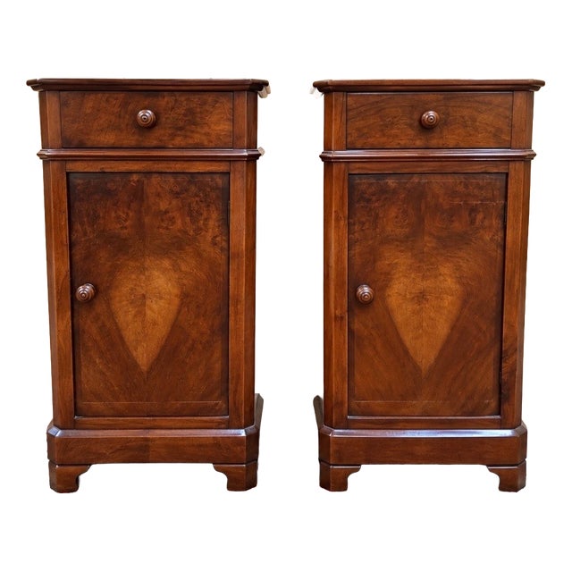 Louis-Philippe Bedside Tables in Walnut and Walnut Burl, Set of 2 For Sale