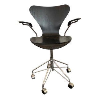 Arne Jacobsen Black Series 7 Swivel Adjustable Armchair Model 3217 Fritz Hansen For Sale