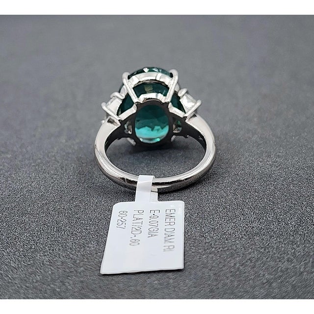 Metal 9.07 Ct Gia Certified Natural Zambian Emerald & Diamond Ring, Size 7 For Sale - Image 7 of 9