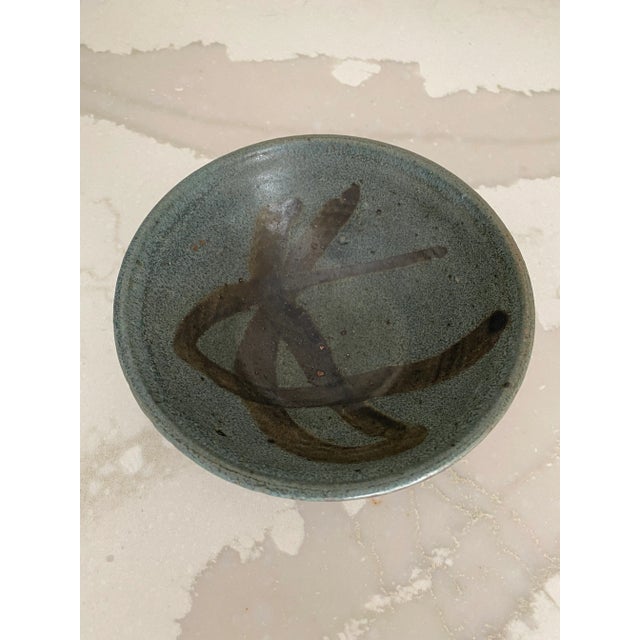 Gorgeous modernist stoneware pottery bowl, made by Marc Hansen and signed MH on the base. Hanson exhibited at the Syracuse...