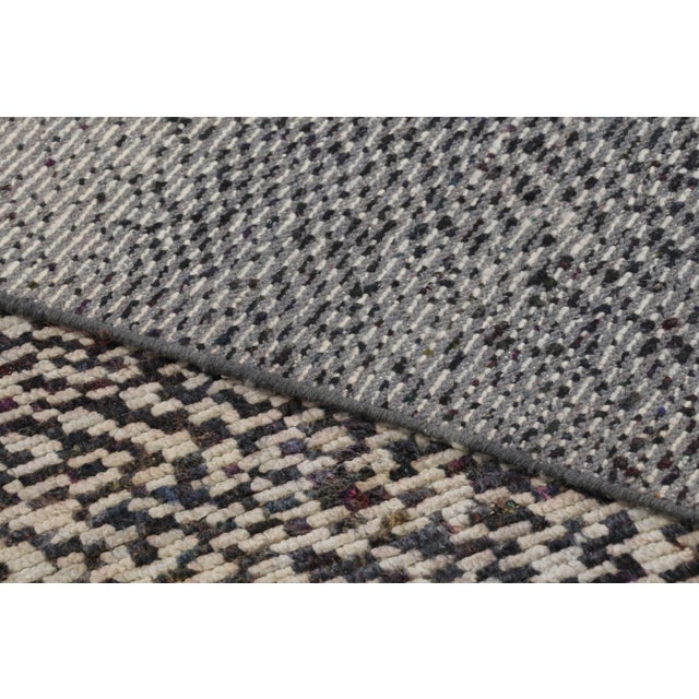 Rug & Kilim's Modern Rug in Monochromatic Black and White Abstract Pattern For Sale In New York - Image 6 of 7