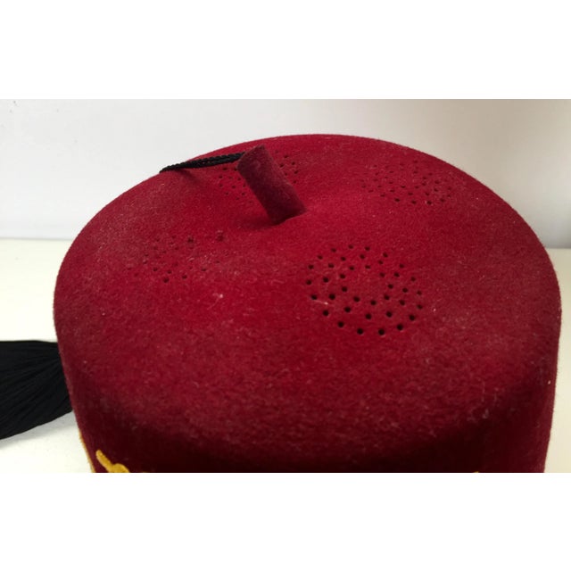 Vintage Al Malaikah Masonic Shriner Burgundy Wool Fez Hat For Sale - Image 4 of 12