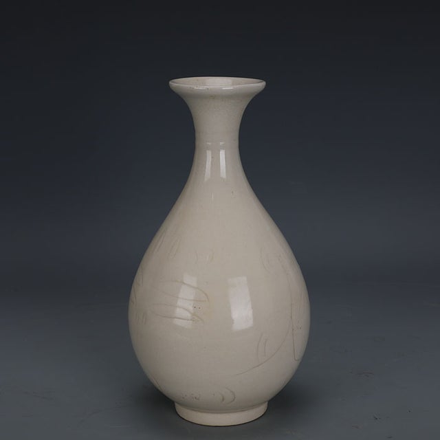 Chinese Vintage Chinese Off White Porcelain Yuhuchun Vase, Carved Floral Pear Shaped Vase For Sale - Image 3 of 6